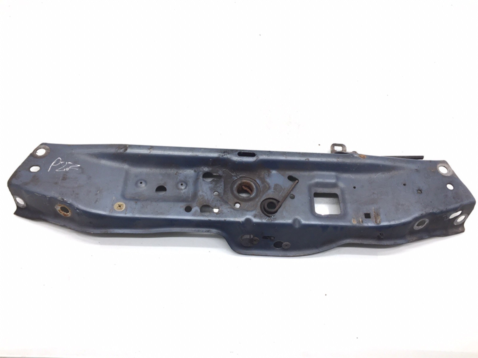 Планка под капот для Opel Zafira, 2008 г. 1.9 CDTi дизель б/у