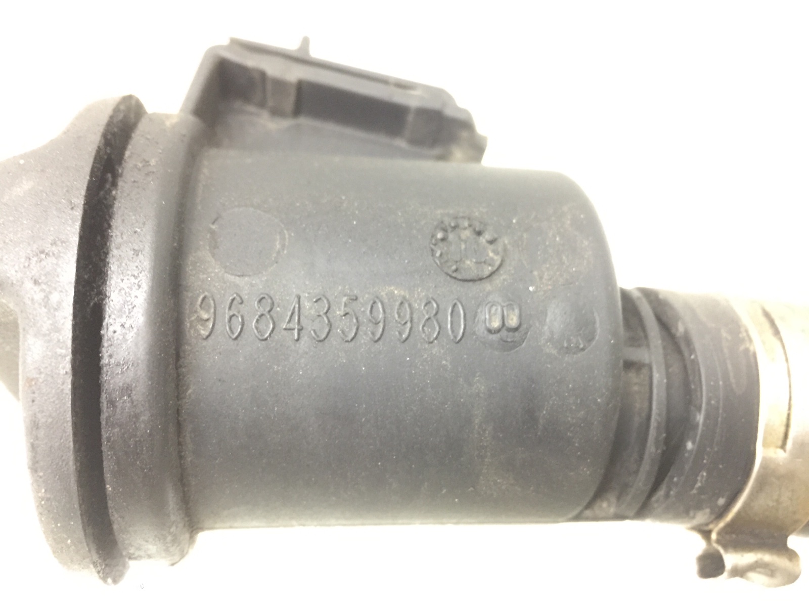 Маслозаливная горловина для Citroen C5, 2010 г. 2.0 HDi дизель б/у — фото 4