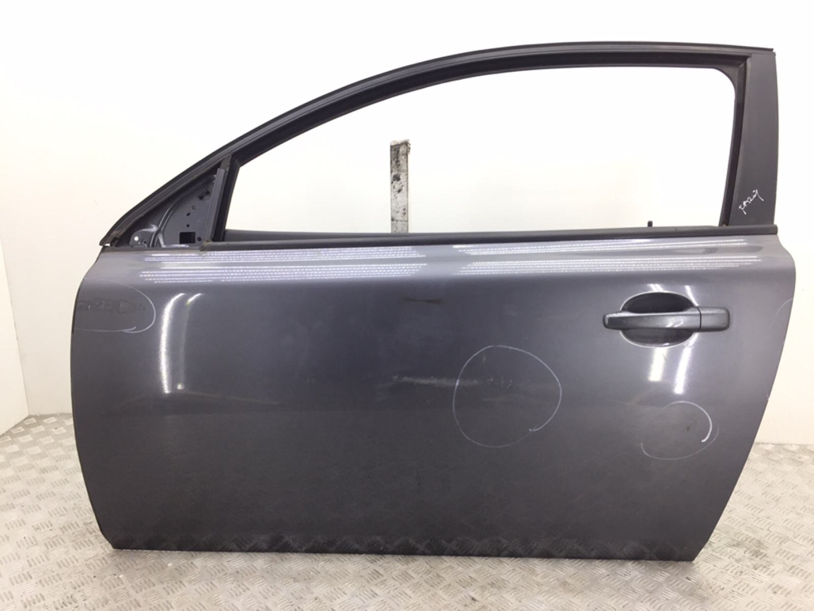 Дверь передняя левая для Volvo C30, 2007 г. 2.0 TD дизель б/у