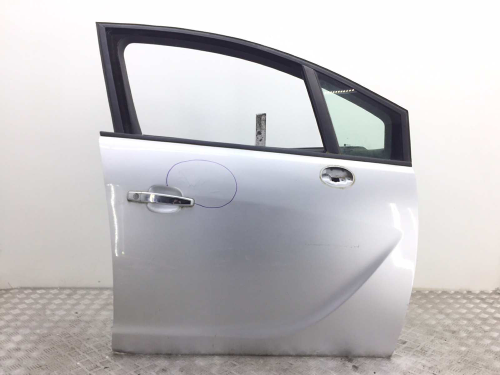 Дверь передняя правая для Opel Meriva, 2010 г. 1.4 i бензин б/у