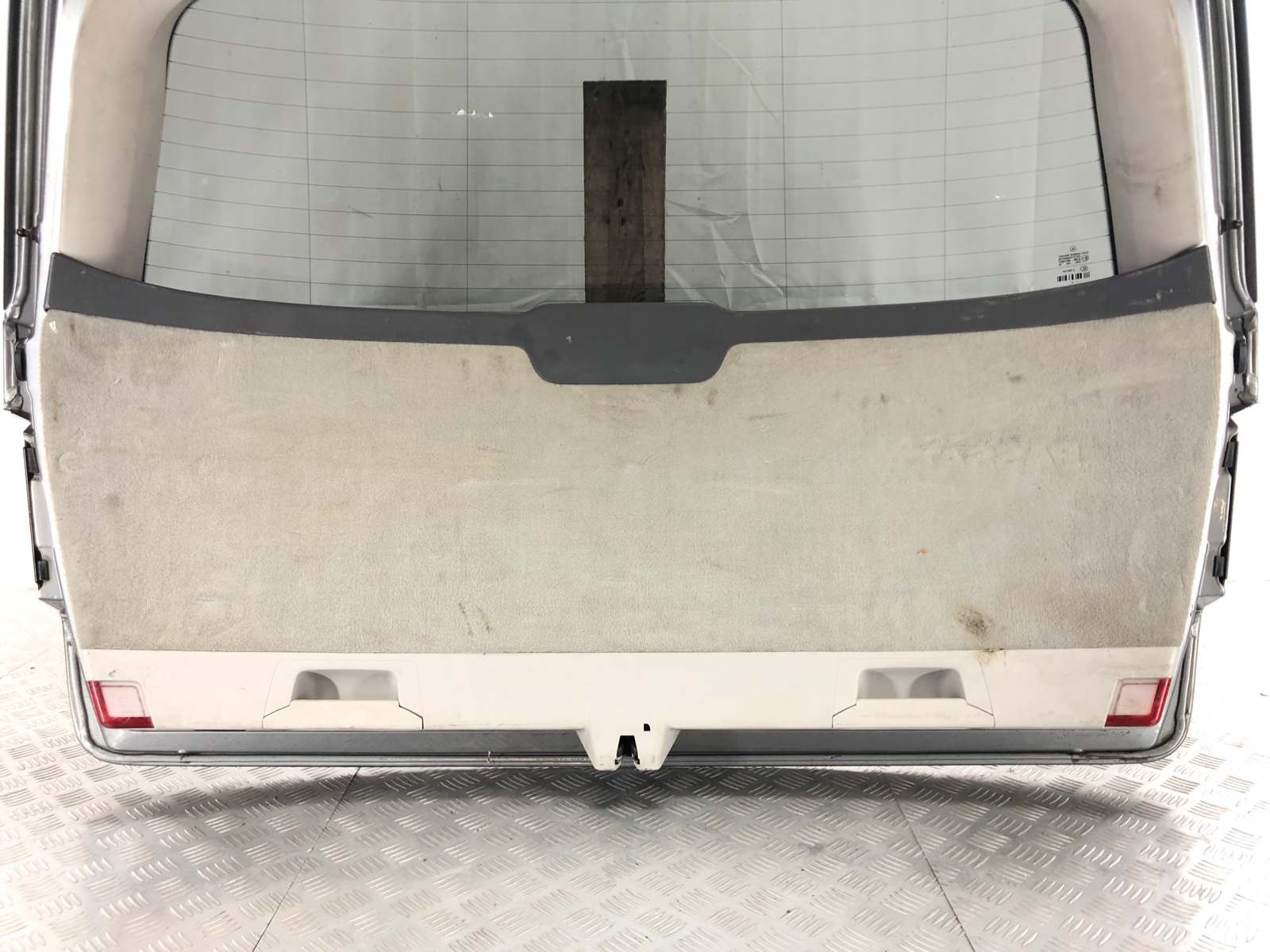 Крышка багажника для Mercedes E W212, 2013 г. 2.2 CDi дизель б/у — фото 4