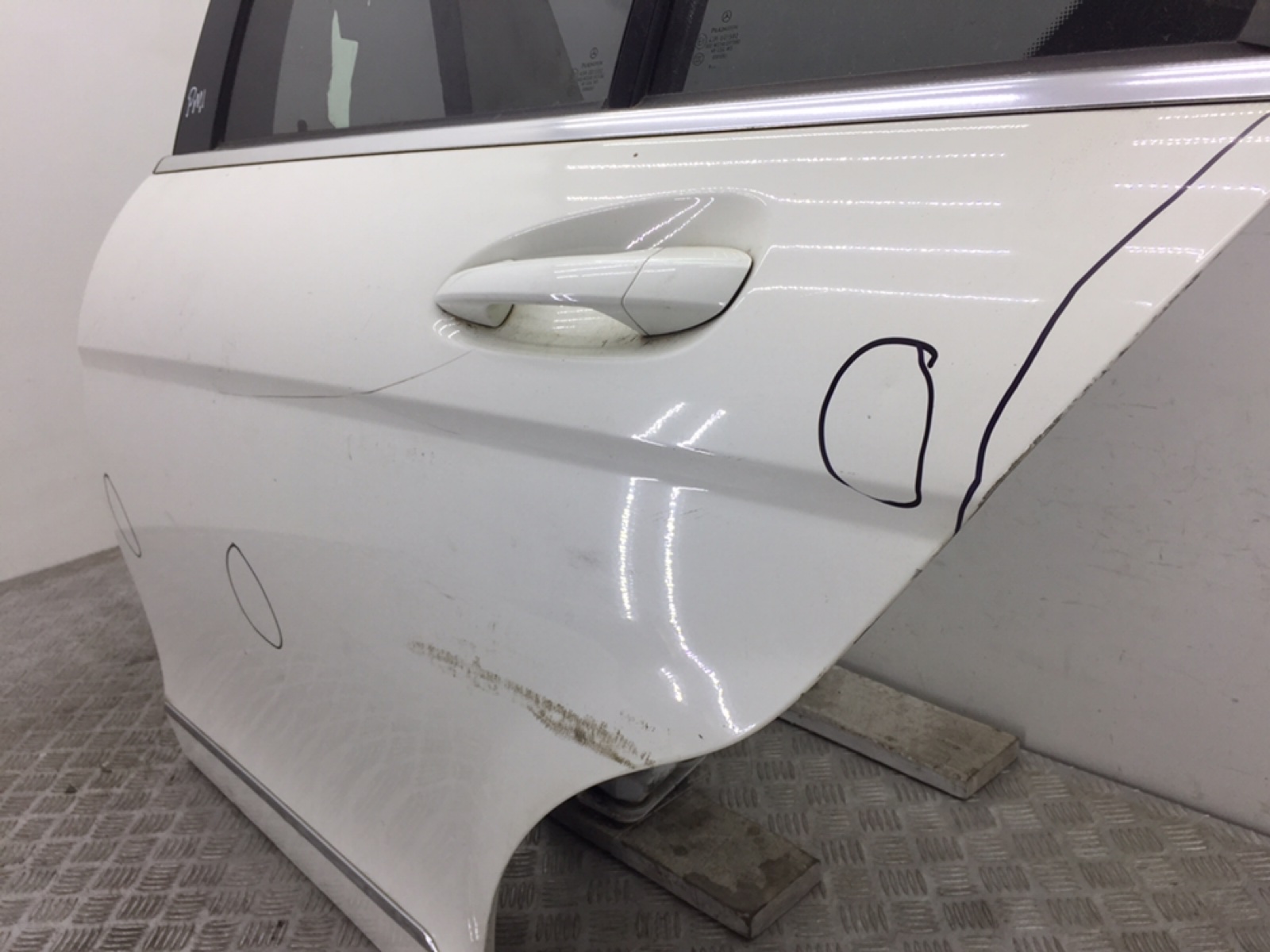 Дверь задняя левая для Mercedes C W204, 2010 г. 2.2 CDi дизель б/у — фото 3