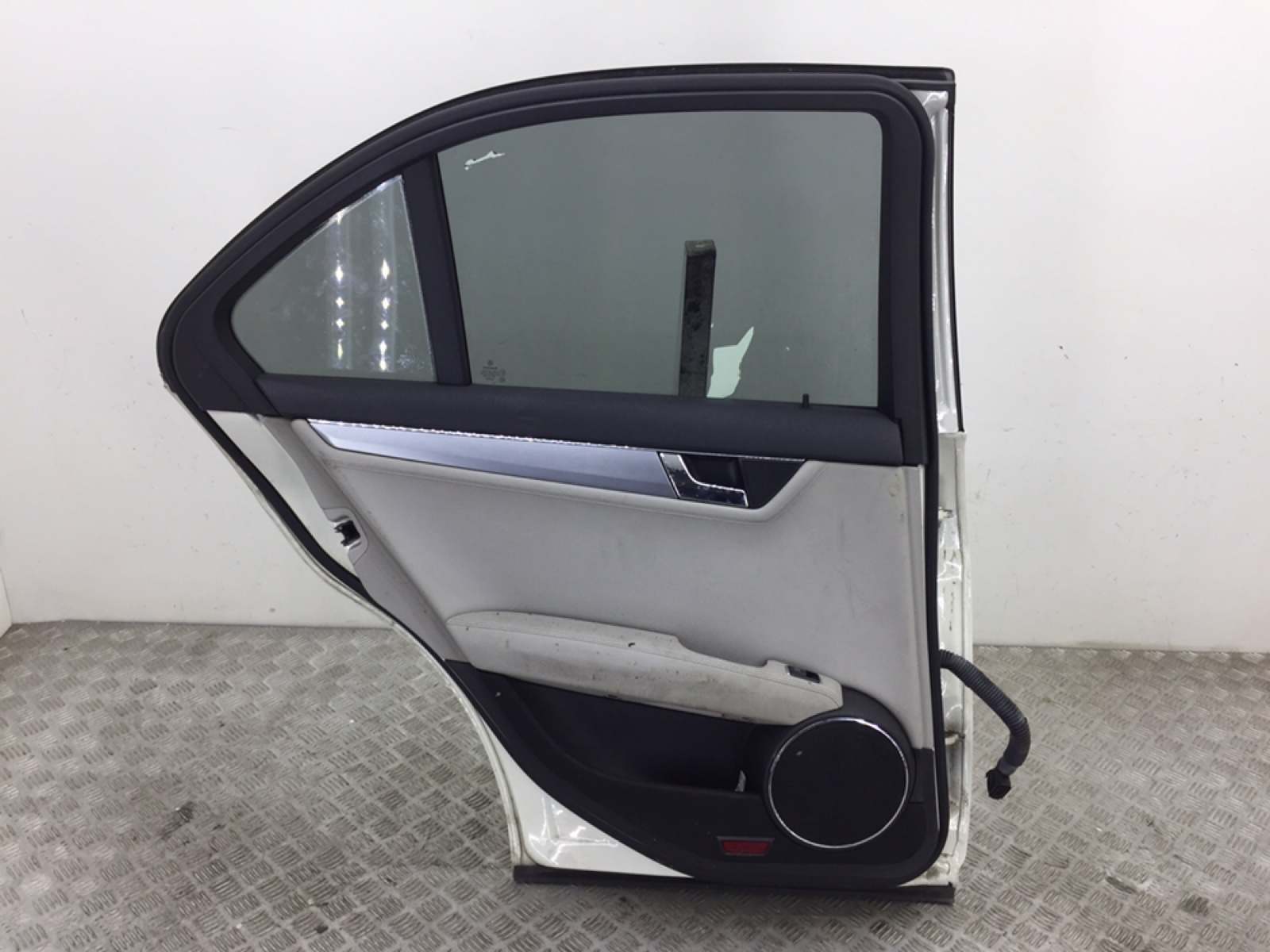 Дверь задняя левая для Mercedes C W204, 2010 г. 2.2 CDi дизель б/у — фото 4