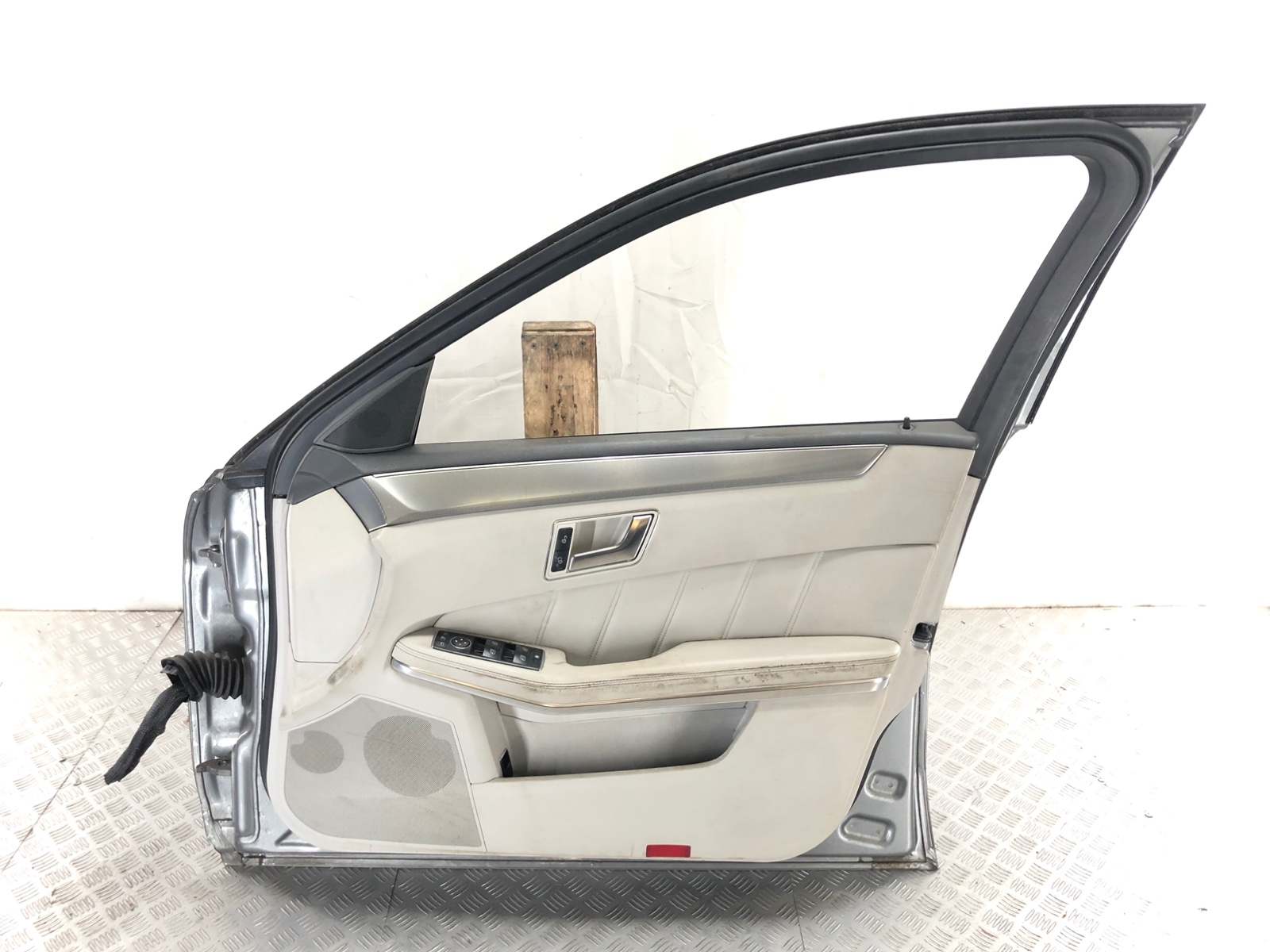 Дверь передняя правая для Mercedes E W212, 2013 г. 2.2 CDi дизель б/у — фото 2