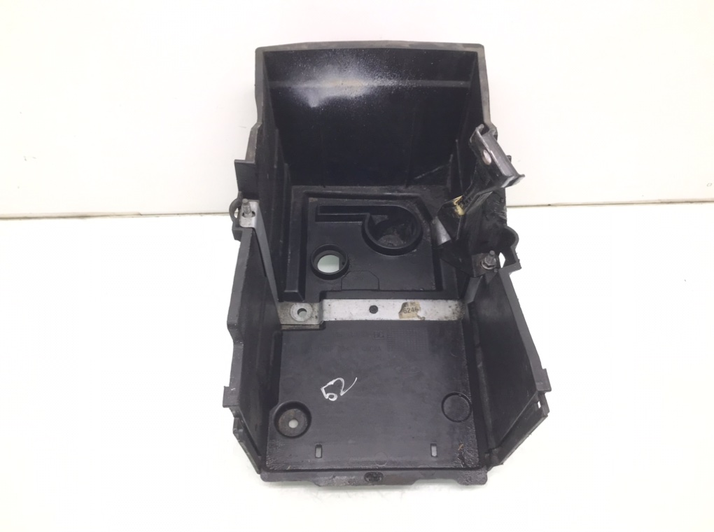 Полка аккумулятора для Ford Focus, 2006 г. 1.6 TDCi дизель б/у