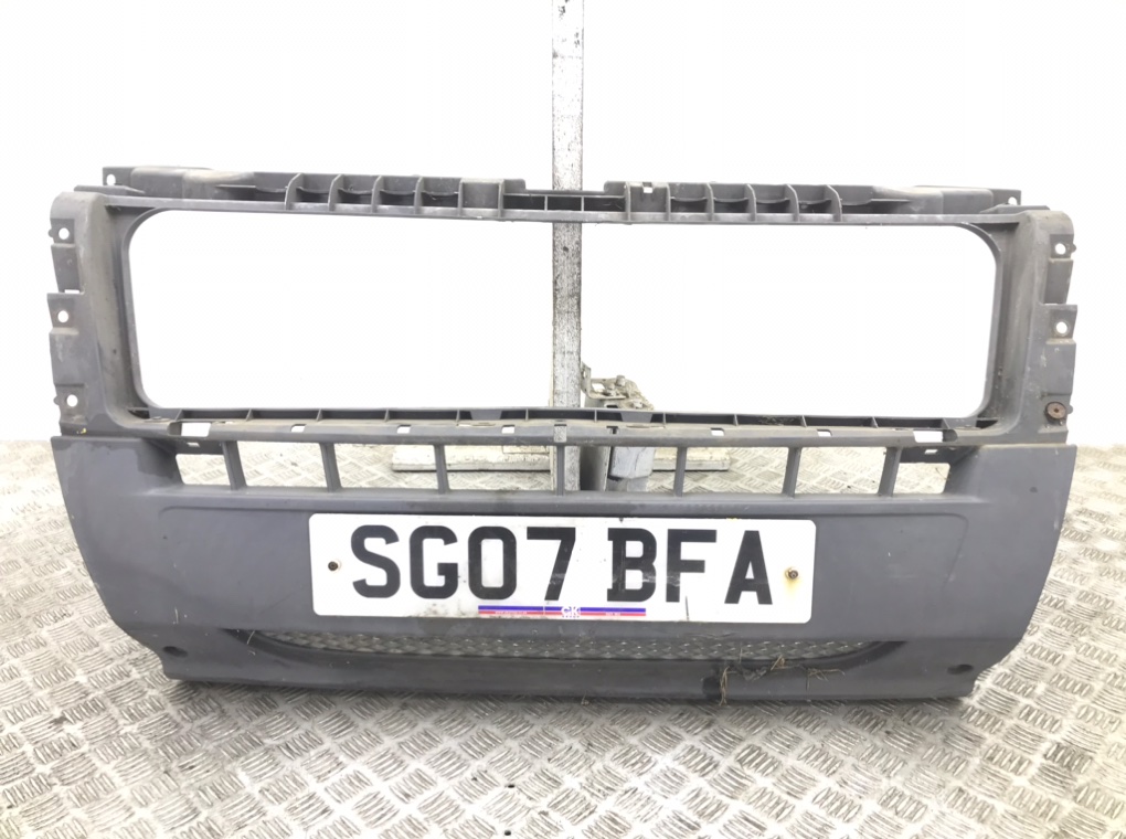 Накладка на бампер для Peugeot Boxer, 2007 г. 2.2 HDi дизель б/у