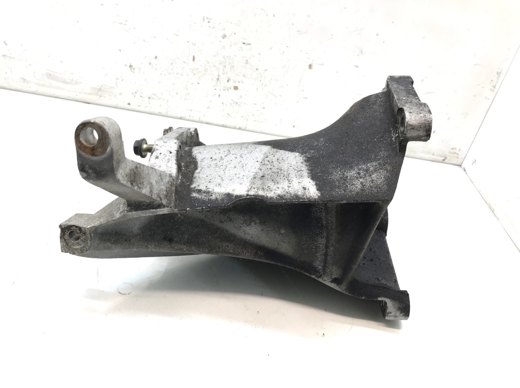Кронштейн полуоси для Volkswagen Sharan, 2001 г. 2.0 i бензин б/у — фото 3