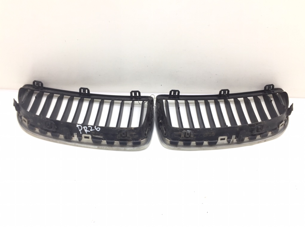 Решетка радиатора для BMW 3 E90/E91/E92/E93, 2005 г. 2.0 TD дизель б/у — фото 2