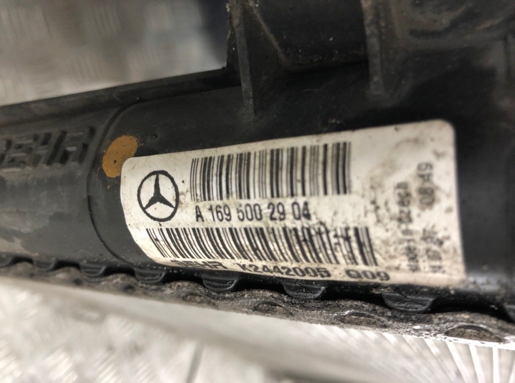 Радиатор (основной) для Mercedes B W245, 2007 г. 2.0 CDi дизель б/у — фото 3