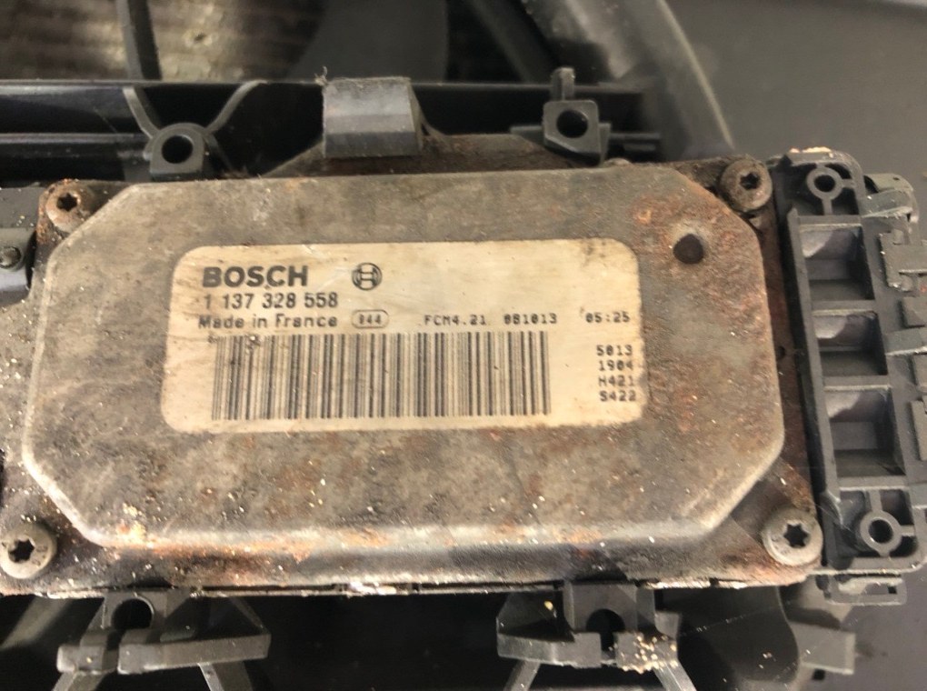 Панель передняя (телевизор) для Volvo S40, 2008 г. 2.0 TD дизель б/у — фото 7