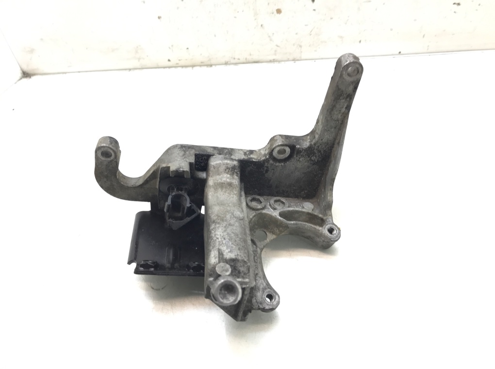Кронштейн для Ford Focus, 2011 г. 1.6 TDCi дизель б/у