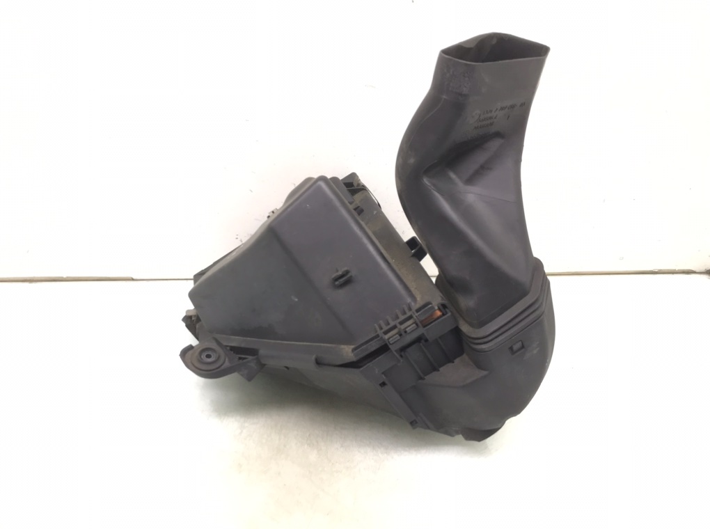 Корпус воздушного фильтра для BMW 1 E87/E81/E82/E88, 2007 г. 2.0 TD дизель б/у — фото 3