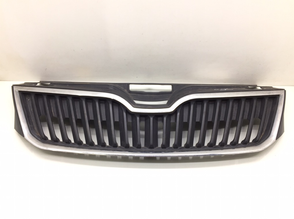 Решетка радиатора для Skoda Rapid, 2014 г. 1.2 TSI бензин б/у