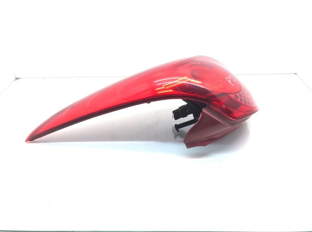 Фонарь задний правый для Peugeot 207, 2009 г. 1.6 HDi дизель б/у — фото 4