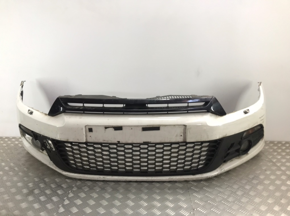 Бампер передний для Volkswagen Scirocco, 2009 г. 2.0 TDi дизель б/у
