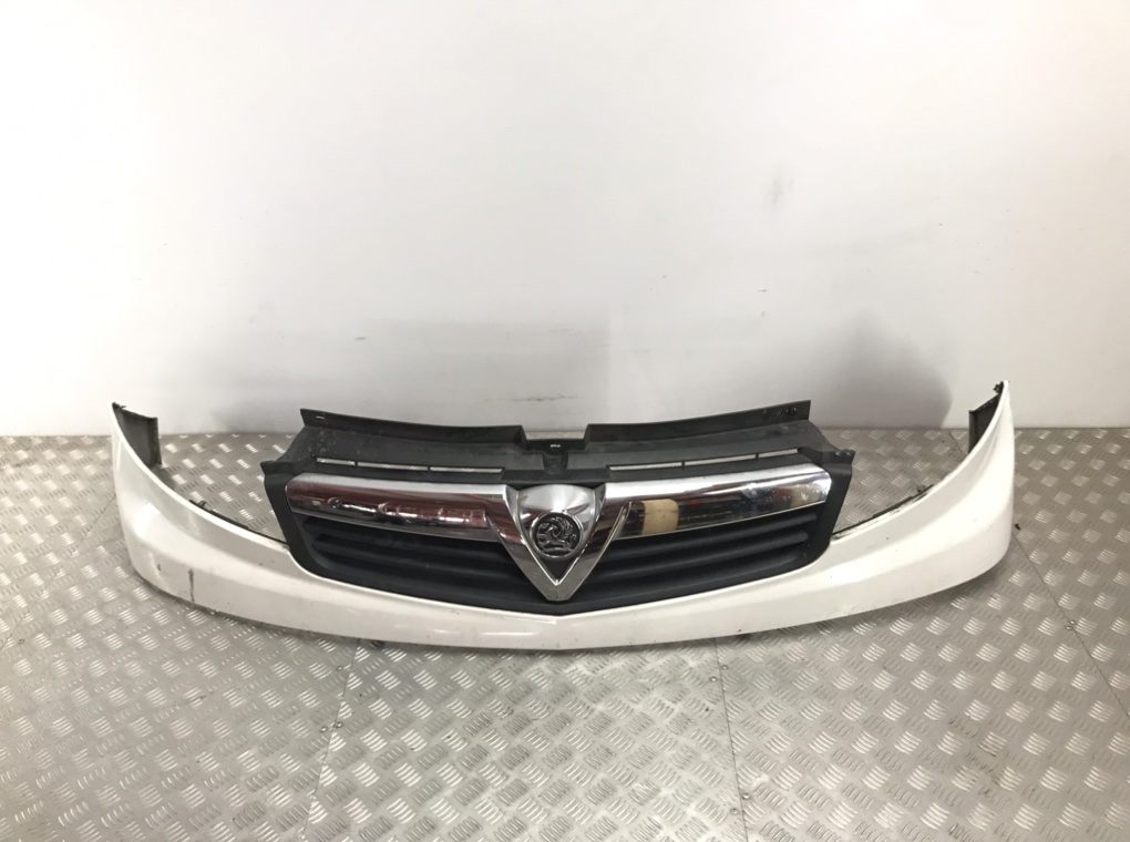 Решетка радиатора для Opel Vivaro, 2008 г. 2.0 CDTi дизель б/у
