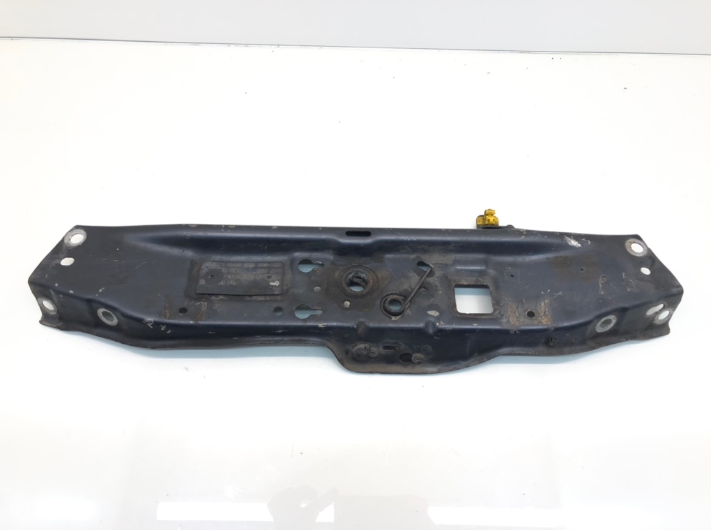 Планка под капот для Opel Zafira, 2006 г. 1.9 CDTi дизель б/у