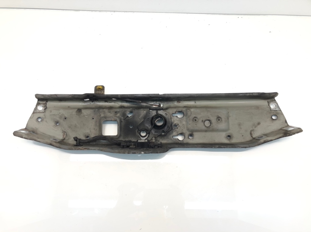 Планка под капот для Opel Zafira, 2006 г. 1.9 CDTi дизель б/у — фото 2