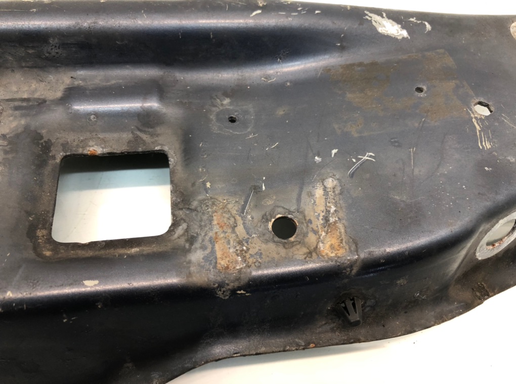Планка под капот для Opel Zafira, 2006 г. 1.9 CDTi дизель б/у — фото 3