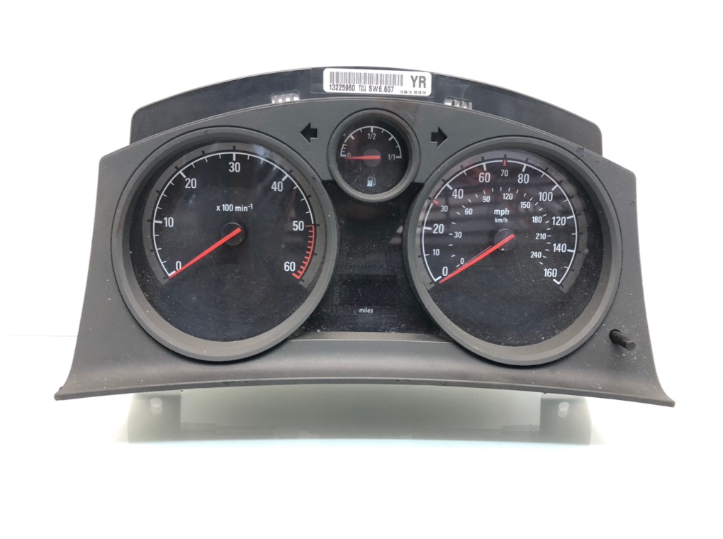 Щиток приборов (приборная панель) для Opel Astra, 2006 г. 1.7 CDTi дизель б/у