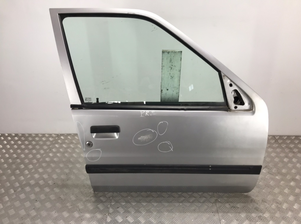 Дверь передняя правая для Peugeot 106, 2000 г. 1.5 Di дизель б/у