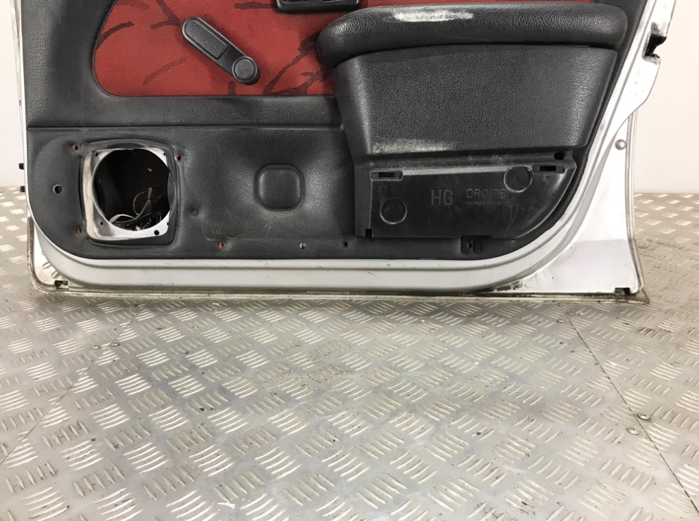 Дверь передняя правая для Peugeot 106, 2000 г. 1.5 Di дизель б/у — фото 3