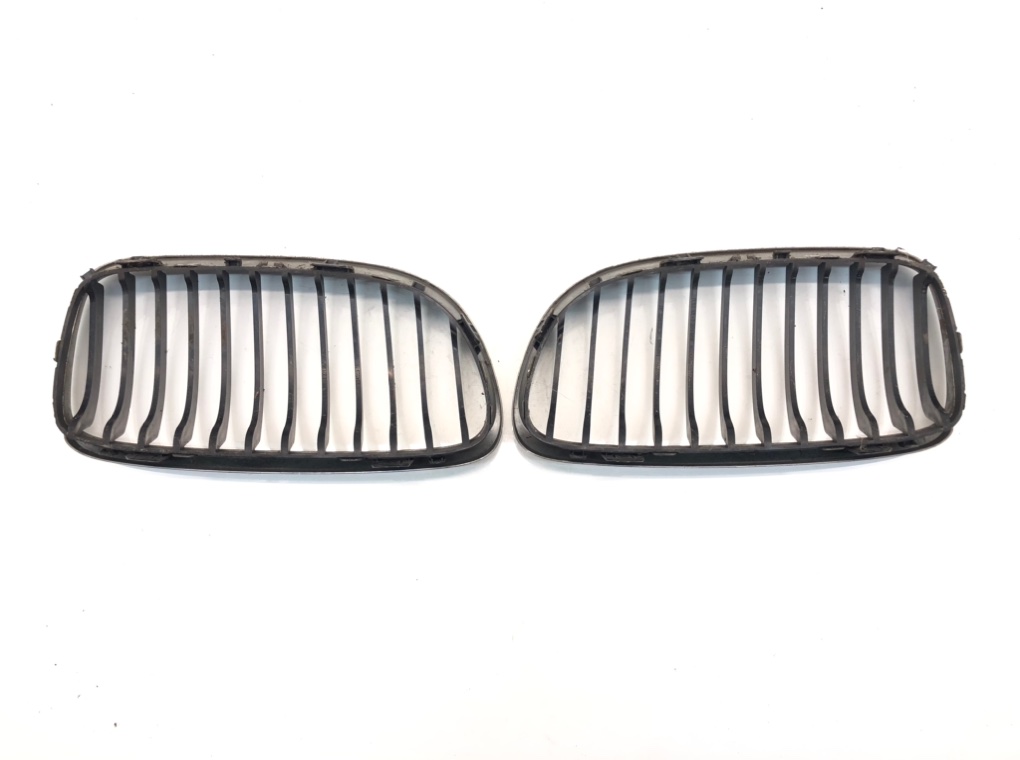 Решетка радиатора для BMW 3 E90/E91/E92/E93, 2009 г. 2.0 TD дизель б/у — фото 2