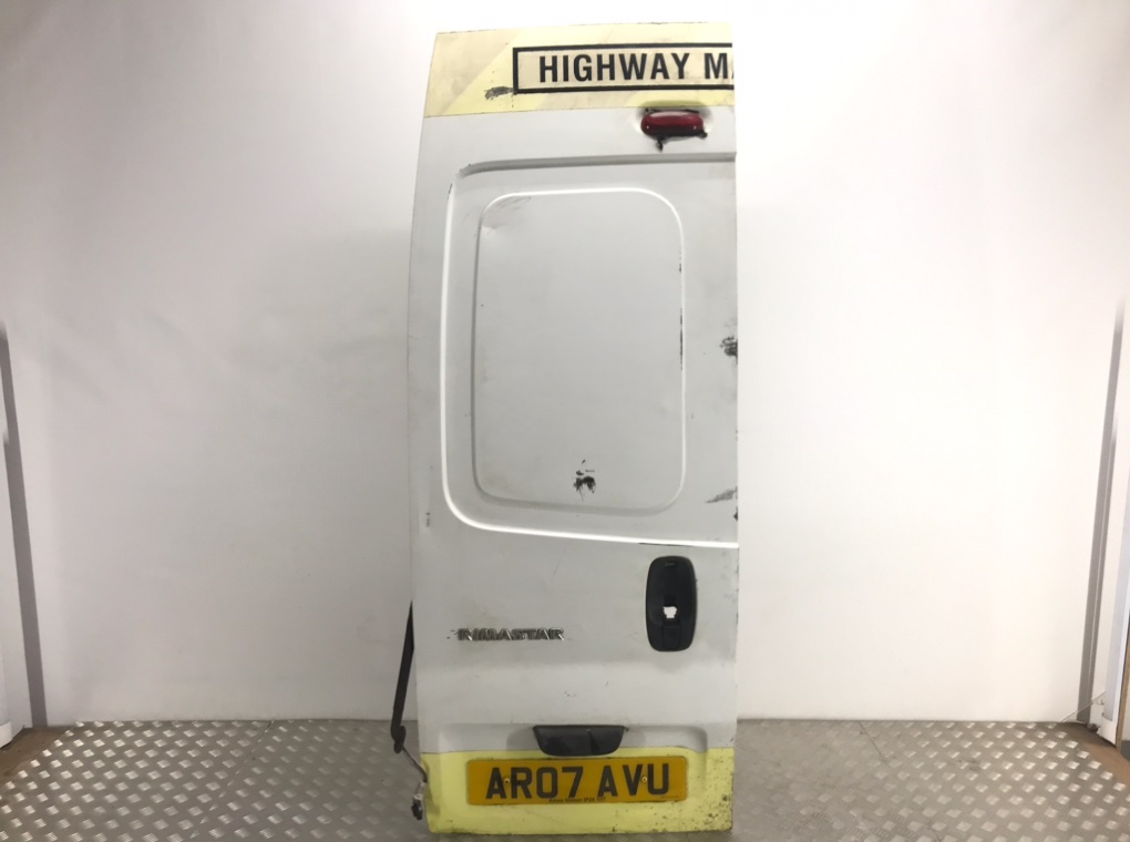 Дверь задняя распашная левая для Nissan Primastar, 2007 г. 2.0 DCi дизель б/у
