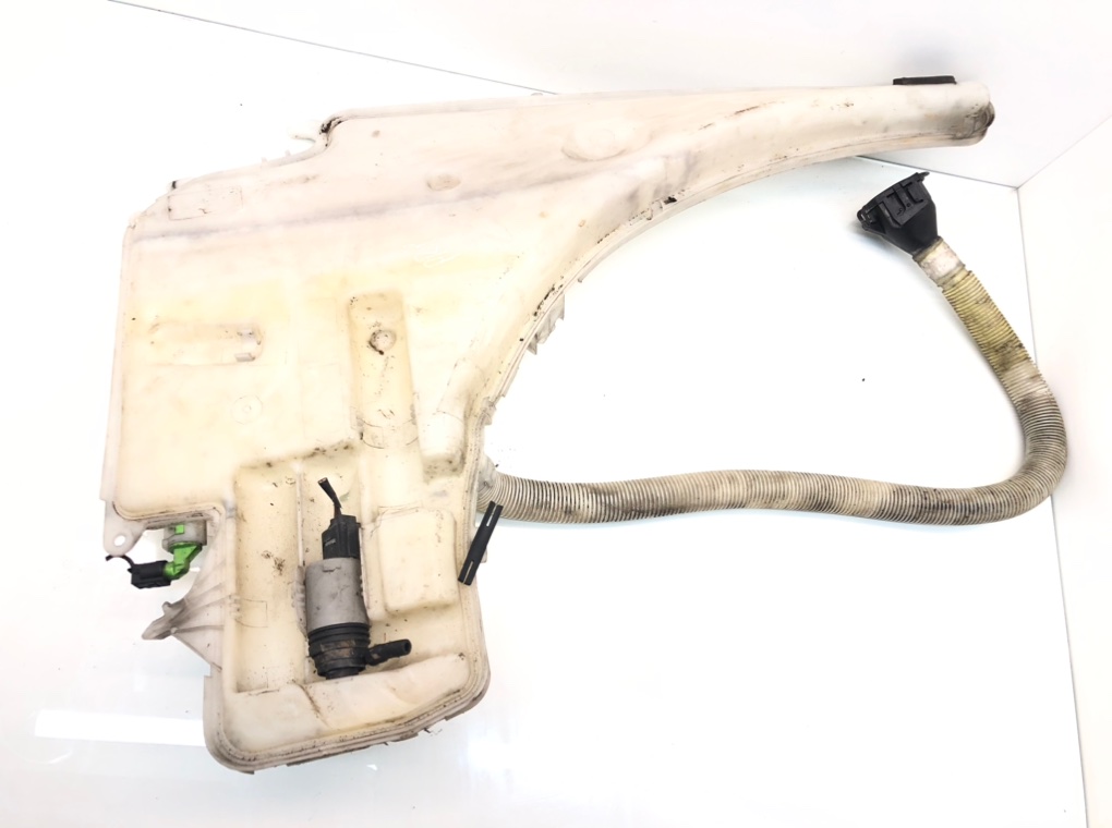 Запчасть бачок омывателя BMW 3 2005 E90/E91/E92/E93 2.5 i 712423110 контрактная Бачок омывателя BMW 3 2005 E90/E91/E92/E93 2.5 i 712423110 контрактная