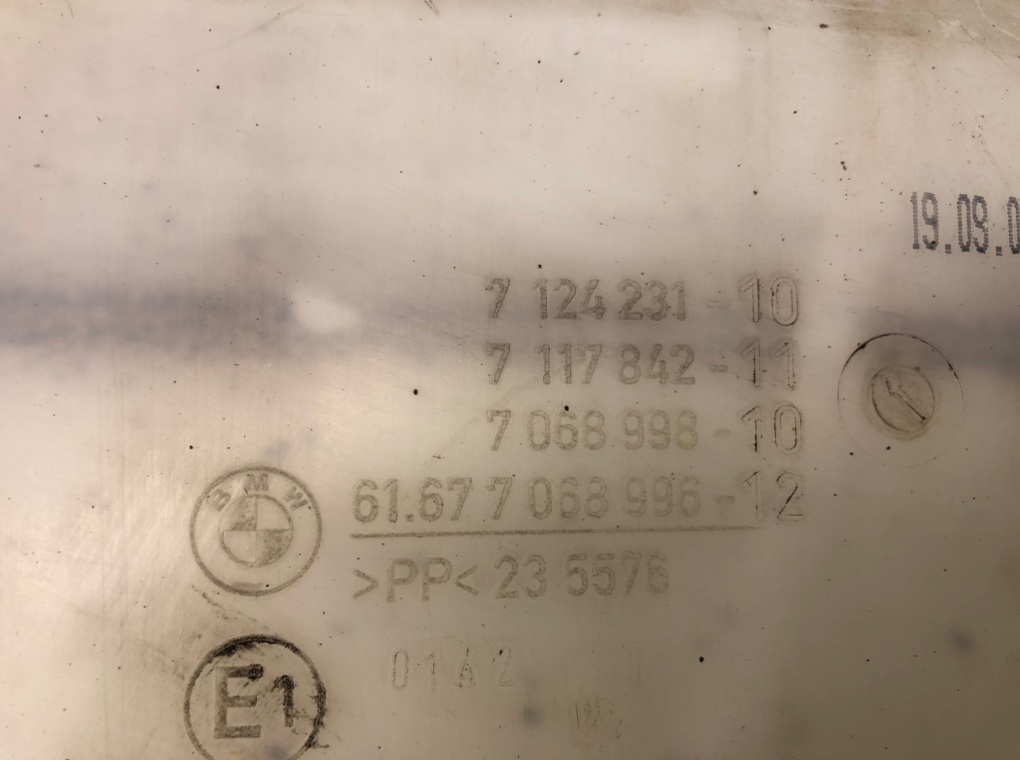 Бачок омывателя 3 2005 E90/E91/E92/E93 2.5 i Бачок омывателя 3 2005 E90/E91/E92/E93 2.5 i