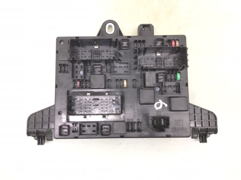 Блок предохранителей для Opel Astra, 2011 г. 2.0 CDTi дизель б/у — фото 3