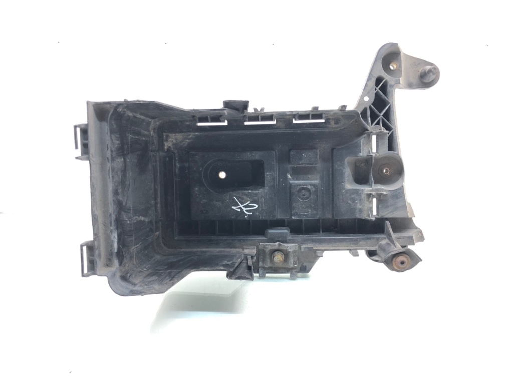 Полка аккумулятора для Volkswagen Golf, 2006 г. 2.0 TDi дизель б/у