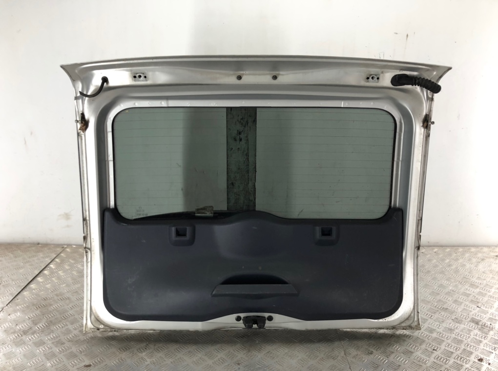 Крышка багажника для Peugeot 1007, 2008 г. 1.4 HDi дизель б/у — фото 3