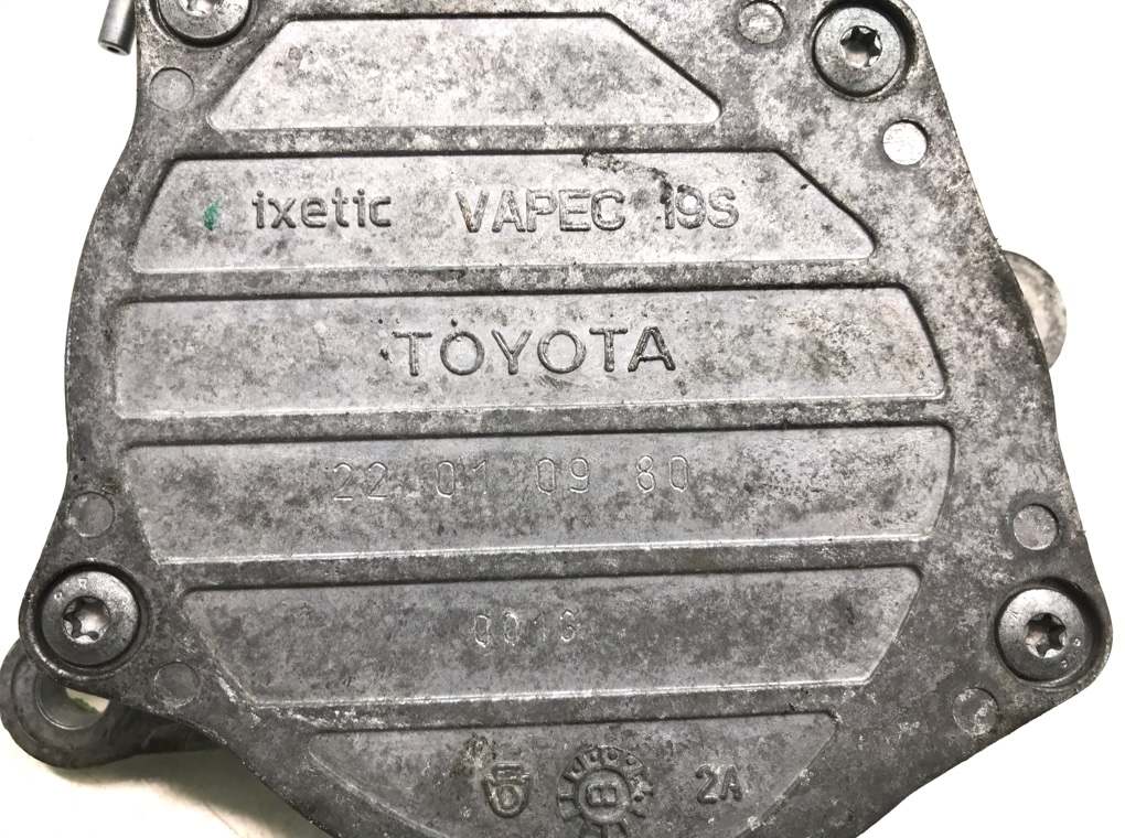 Насос вакуумный для Toyota Avensis, 2009 г. 2.2 D-CAT дизель б/у — фото 4
