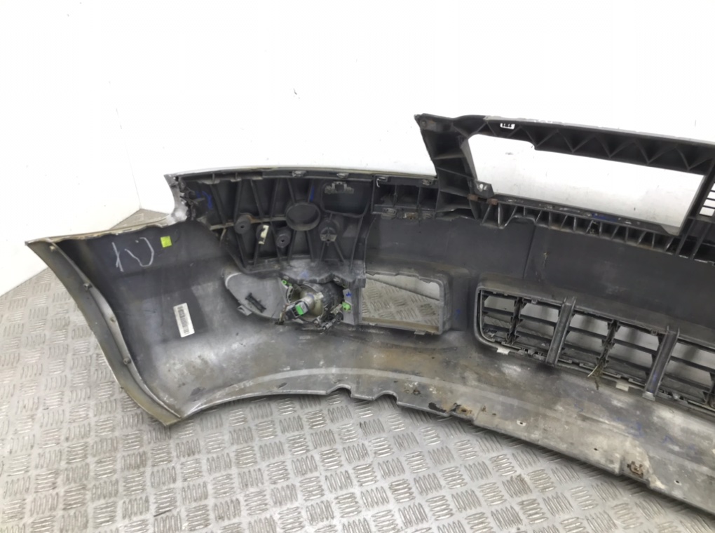 Бампер передний для Audi A4, 2005 г. 2.4 i бензин б/у — фото 7
