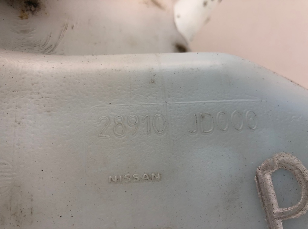 Бачок омывателя для Nissan Qashqai+2, 2010 г. 2.0 DCi дизель б/у — фото 5