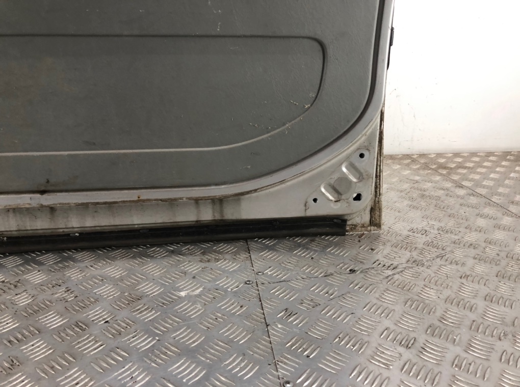 Дверь сдвижная левая для Opel Vivaro, 2002 г. 1.9 DTi дизель б/у — фото 11