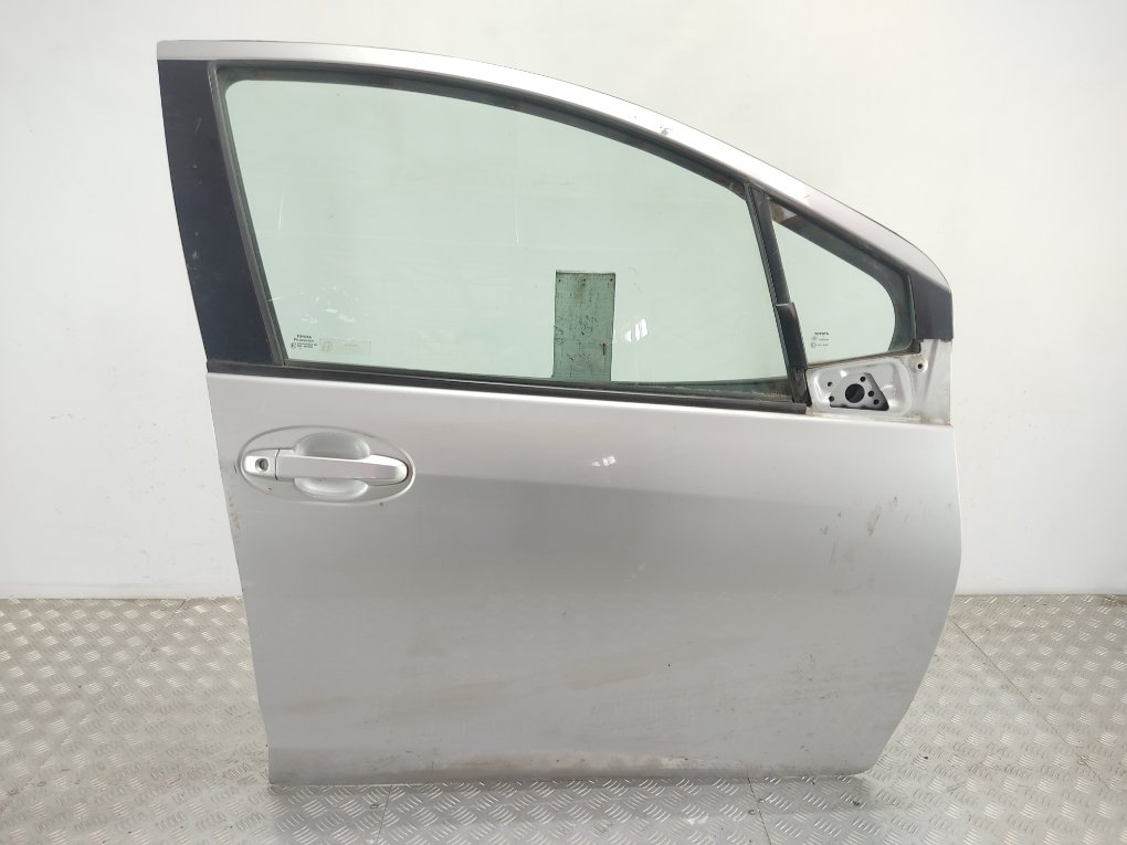Дверь передняя правая для Toyota Yaris, 2011 г. 1.3 i бензин б/у