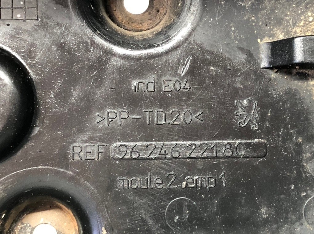 Полка аккумулятора для Peugeot 206, 2002 г. 2.0 i бензин б/у — фото 9