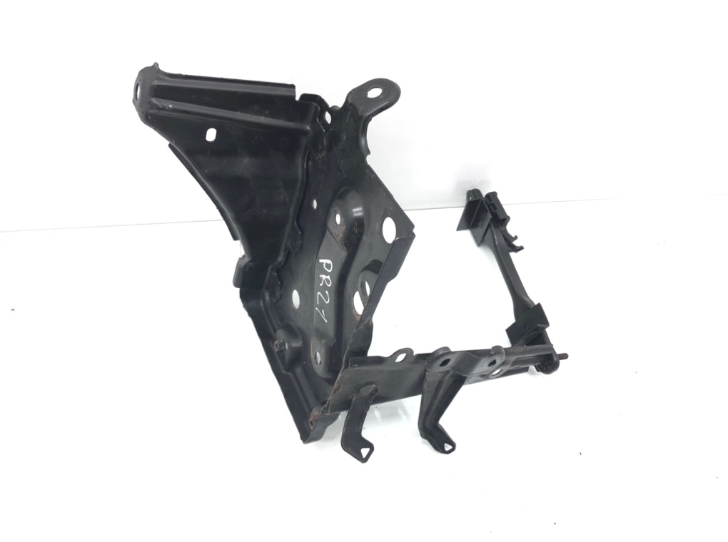 Полка аккумулятора для Toyota Yaris, 2011 г. 1.3 i бензин б/у — фото 2