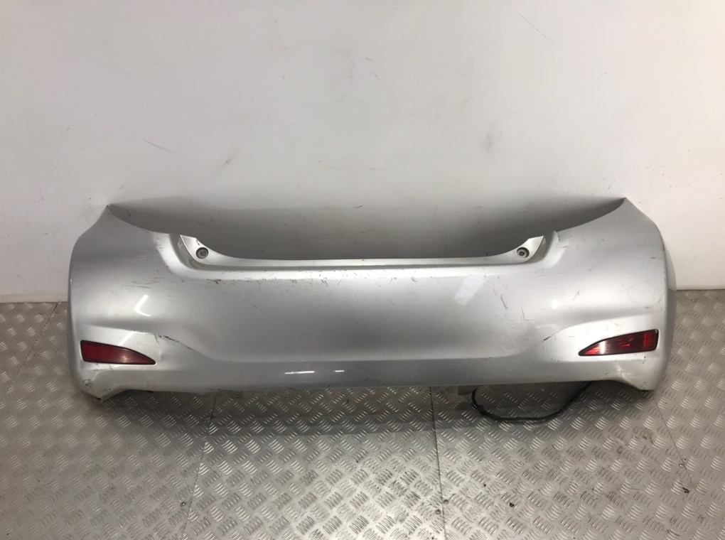 Бампер задний для Toyota Yaris, 2011 г. 1.3 i бензин б/у