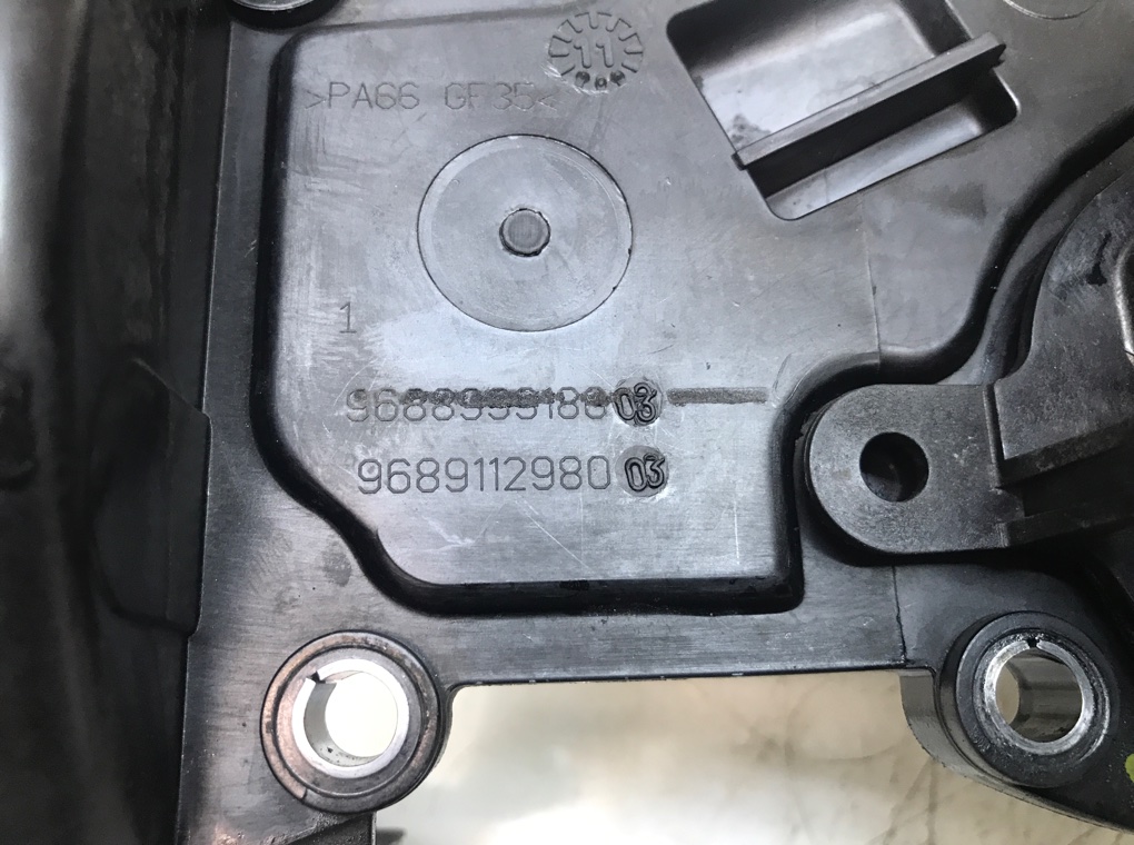 Клапанная крышка для Ford Focus, 2011 г. 1.6 TDCi дизель б/у — фото 6