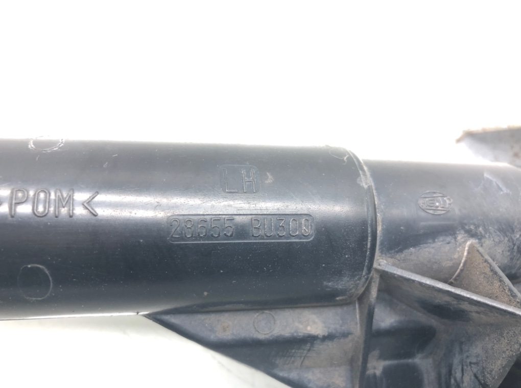 Форсунка омывателя фар для Nissan Almera Tino, 2002 г. 2.0 i бензин б/у — фото 5