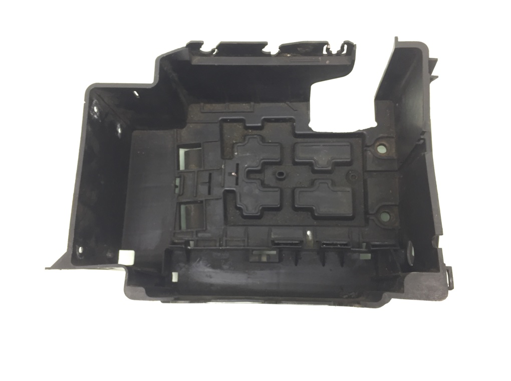 Полка аккумулятора для Citroen C3, 2004 г. 1.4 HDi дизель б/у — фото 3
