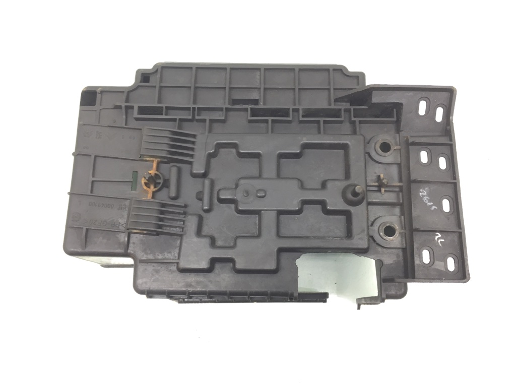 Полка аккумулятора для Citroen C3, 2004 г. 1.4 HDi дизель б/у — фото 4