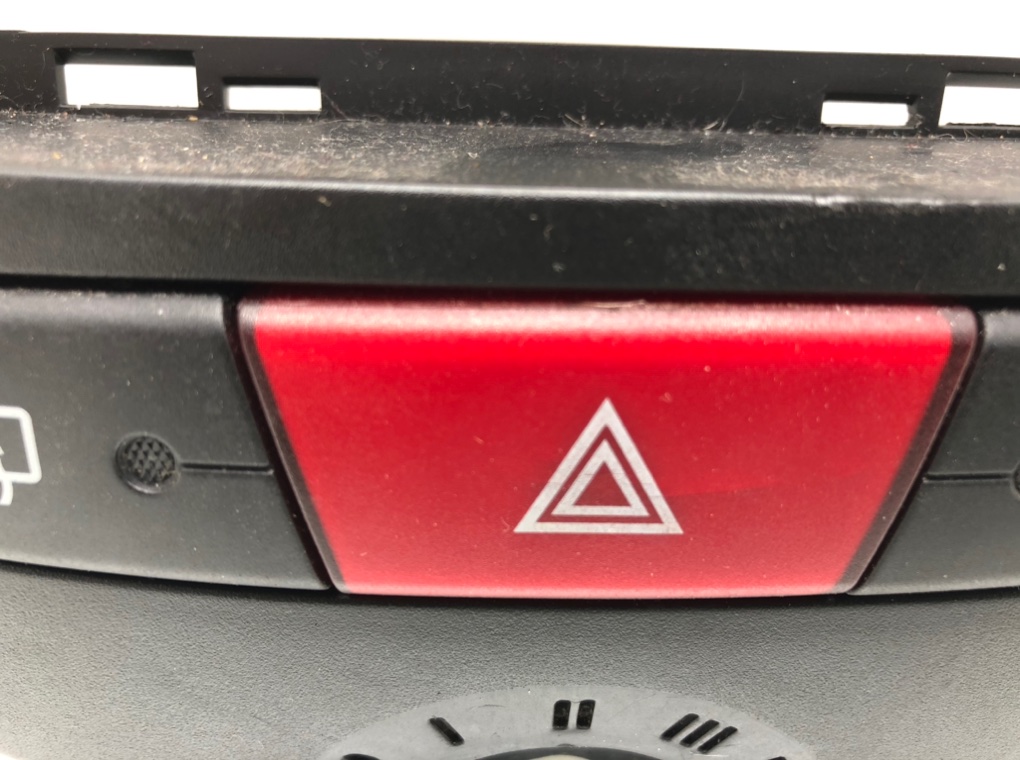 Накладка декоративная на торпедо для Toyota Aygo, 2010 г. 1.0 i бензин б/у — фото 5