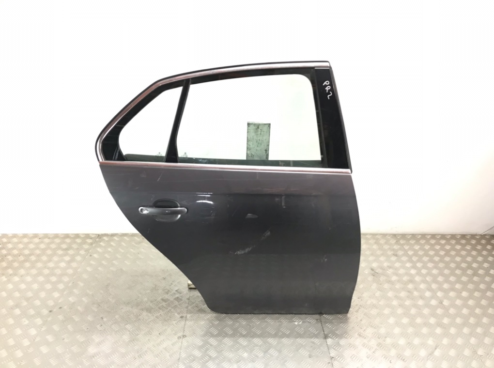 Дверь задняя правая для Volkswagen Jetta, 2005 г. 2.0 TDi дизель б/у
