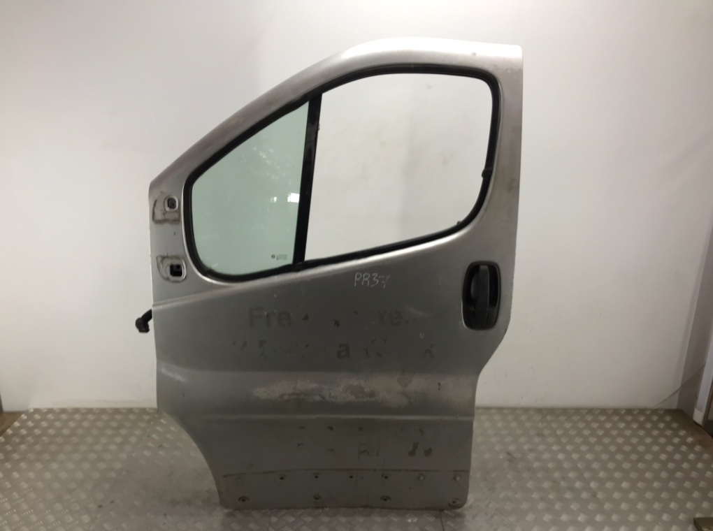 Дверь передняя левая для Opel Vivaro, 2005 г. 1.9 DTi дизель б/у