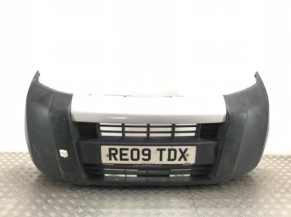 Бампер передний для Peugeot Bipper, 2009 г. 1.4 HDi дизель б/у