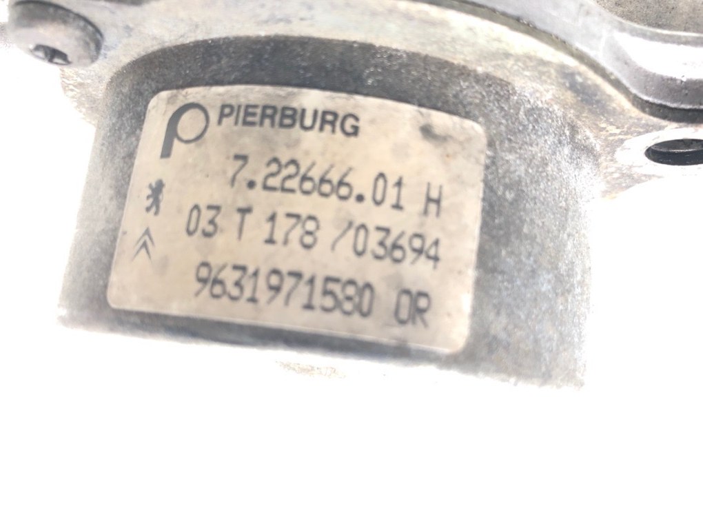 Насос вакуумный для Peugeot 406, 2002 г. 2.2 HDi дизель б/у — фото 6
